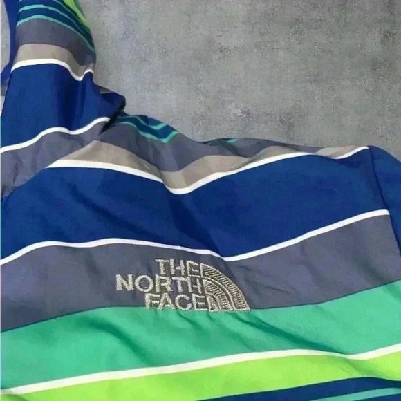 The North Face reversible snow and rain jacket boys - Picture 5 of 11